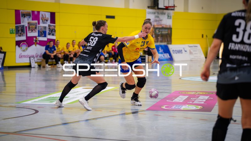 Marlene Tucholke (#23; HC Leipzig) im Zweikampf gegen Lilli Holste (#58; HC Rödertal)