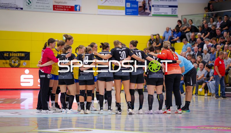 HC Rödertal beim Mannschaftskreis in der Sporthalle Großröhrsdorf