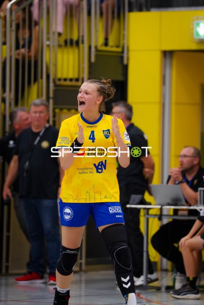 Jana Walther (#4; HC Leipzig) mit emotionalem Jubel in Großröhrsdorf