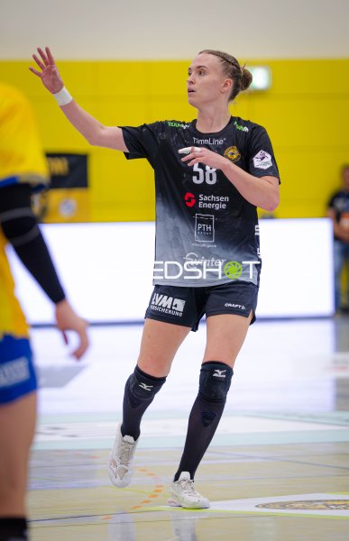 Lilli Holste (#58; HC Rödertal) im Spielaufbau
