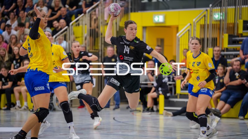 Hanna Ferber-Rahnhöfer (#14; HC Leipzig) beim Sprungwurf gegen HC Rödertal