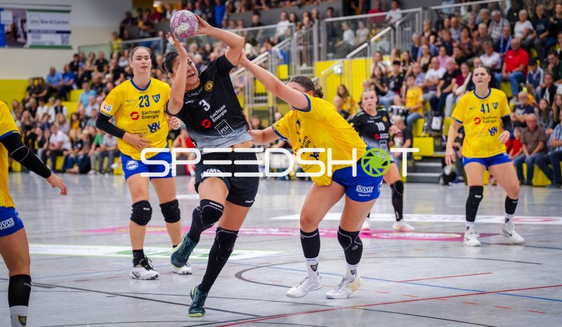 Mor Shaul (#3; HC Rödertal) beim Wurf gegen HC Leipzig