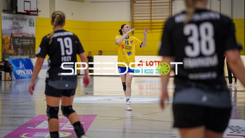 Lisa Lammich (#76; HC Leipzig) im Spielaufbau gegen HC Rödertal