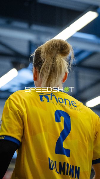 Pauline Uhlmann (#2; HC Leipzig) von hinten im Sportcenter Markranstädt