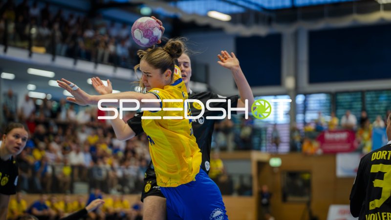 Marlene Tucholke (#23; HC Leipzig) beim Wurf gegen Borussia Dortmund