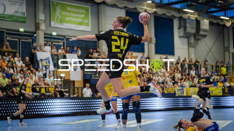 Ona Vegue (#24; Borussia Dortmund) beim Sprungwurf in Markranstädt