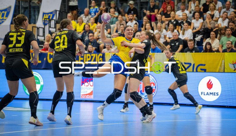 Laura Sophie Klocke (#13; HC Leipzig) im Sprungwurf gegen Borussia Dortmund