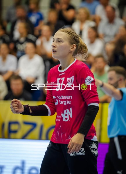 Aleksandra Orowicz (#57; HC Leipzig) mit geballter Faust