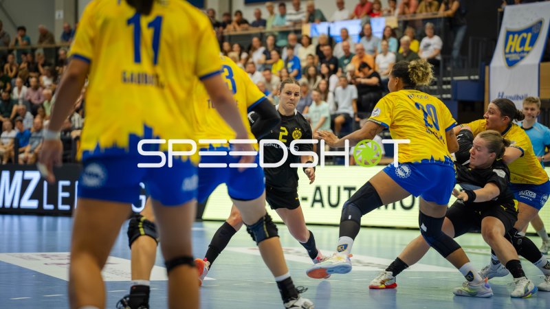 Maraike Thomeier (#2; Borussia Dortmund) im Angriff gegen HC Leipzig