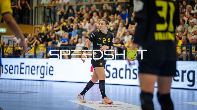Maraike Thomeier (#2; Borussia Dortmund) im Spielaufbau