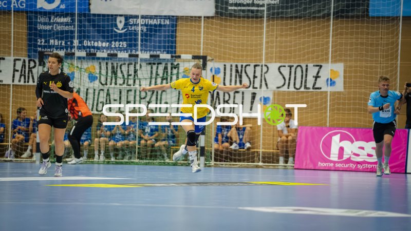 Jana Walther (#4; HC Leipzig) jubelt nach Treffer gegen Borussia Dortmund