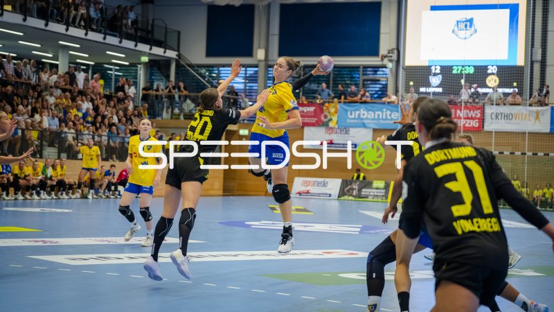 Marlene Tucholke (#23; HC Leipzig) im Sprungwurf gegen Borussia Dortmund