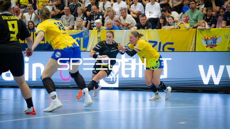 Zweikampf zwischen Borussia Dortmund und HC Leipzig im Sportcenter Markranstädt