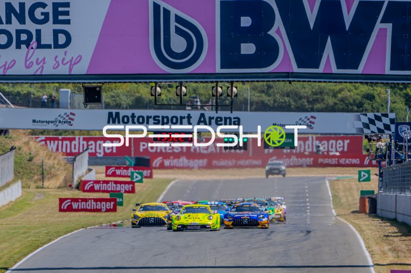 Porsche #91 von Manthey Racing führt das Feld in Oschersleben an