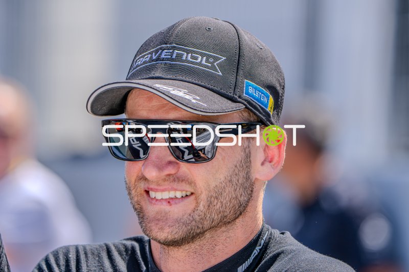 Maro Engel mit RAVENOL-Cap und Bilstein-Logo in Oschersleben
