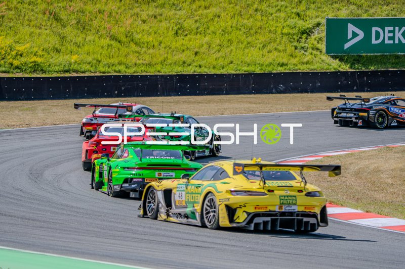 Mercedes-AMG GT3 #48 von Jules Gounon führt Feld in Oschersleben