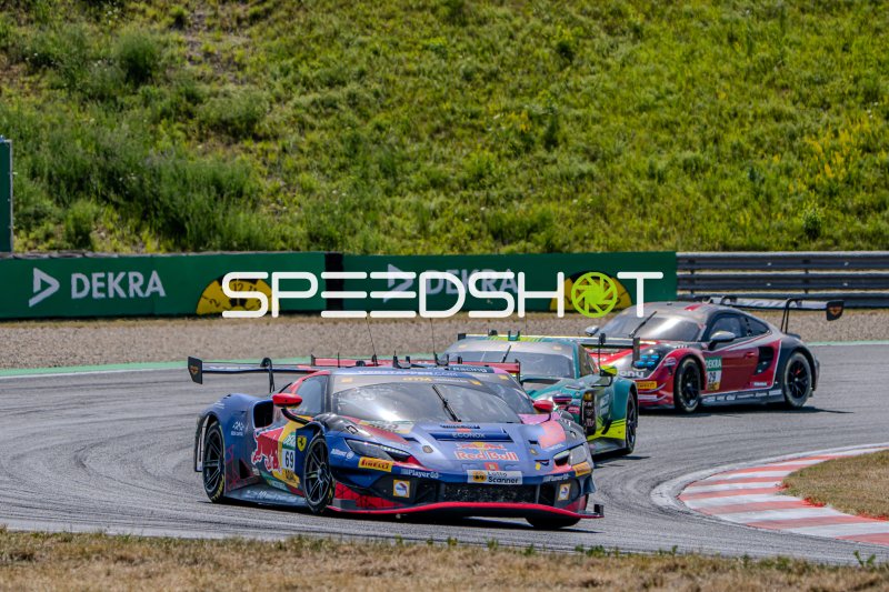 Ferrari 296 GT3 #69 von Thierry Vermeulen (Emil Frey Racing) in Oschersleben