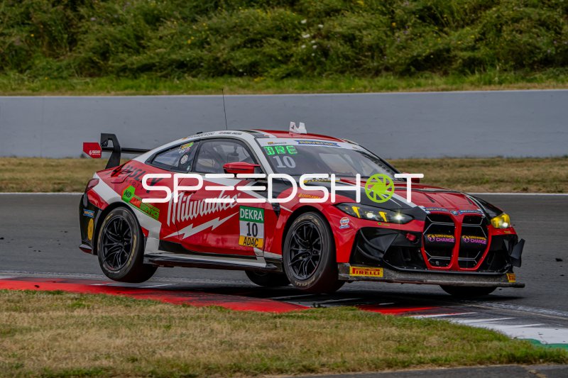 BMW M4 GT3 #10 mit Milwaukee-Livery in Oschersleben