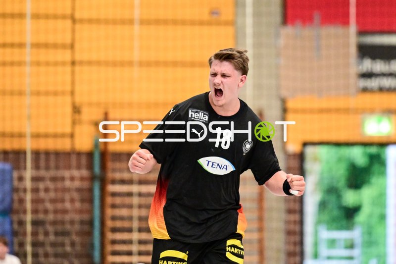 Jubel-Emotion: Spieler (#18; Deutschland) reißt die Fäuste hoch