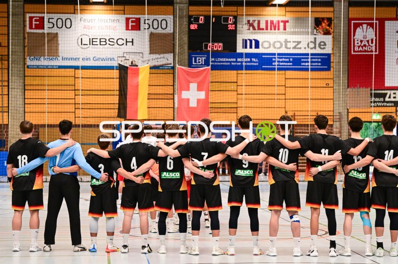 Deutschland-Handball-Nationalmannschaft bei der Hymne vor GER vs. SUI