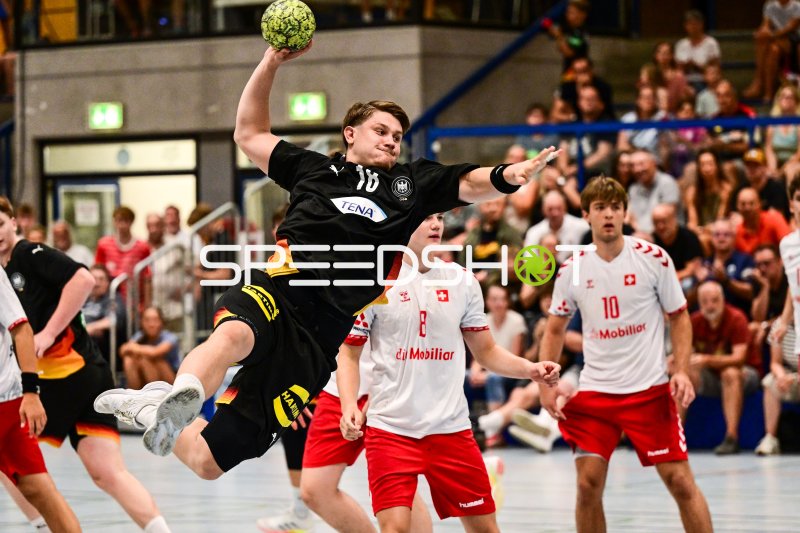 Deutsches Handball-Nachwuchsteam: Sprungwurf gegen die Schweiz in Gelnhausen