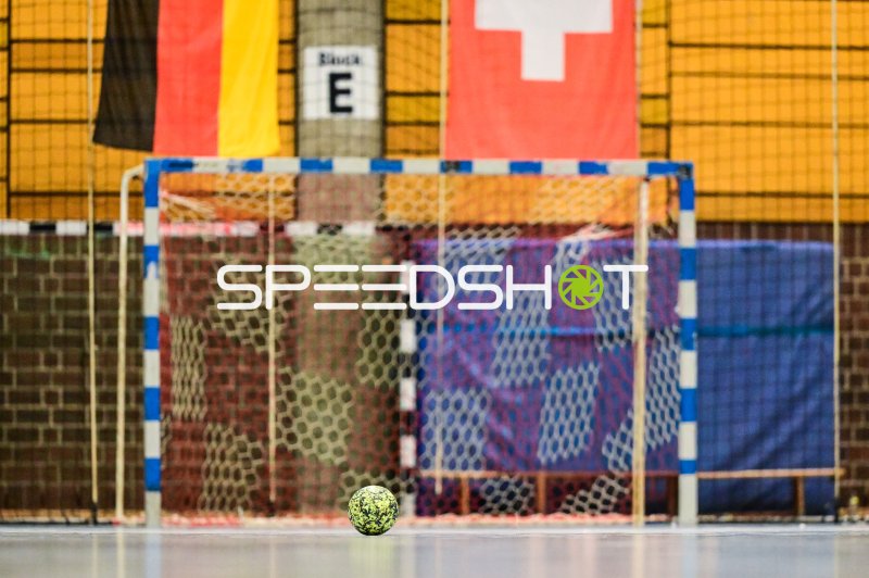 Handball vor dem Tor in der Rudi-Lechleidner-Halle Gelnhausen