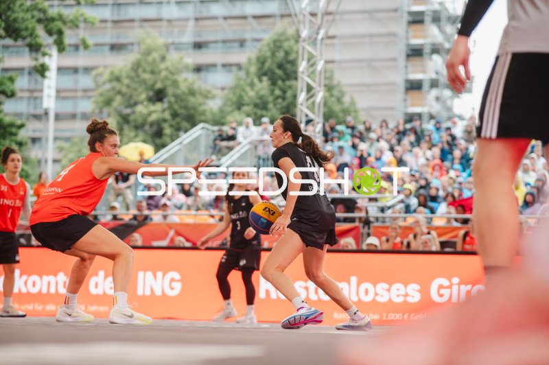 3x3-Basketball-Zweikampf beim Outdoor-Event in Hannover