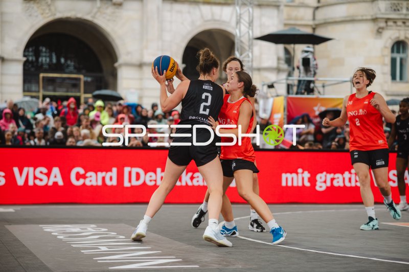3x3-Basketball: Zweikampf beim Outdoor-Event in Hannover