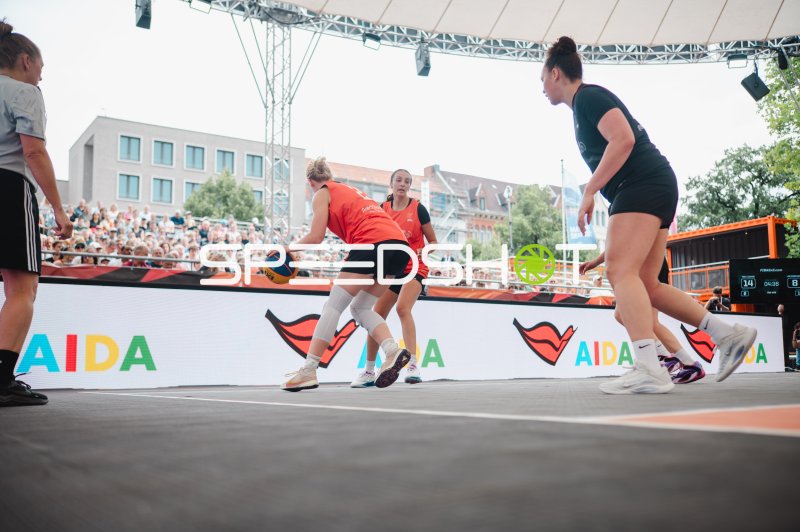 3x3-Basketball-Zweikampf beim FIBA 3x3-Event in Hannover