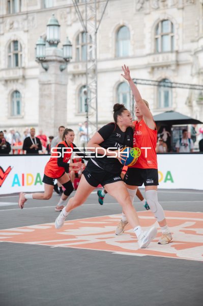 3x3-Basketball-Zweikampf beim Outdoor-Event in Hannover