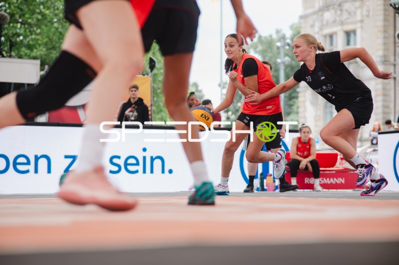 3x3-Basketball-Zweikampf bei Outdoor-Event in Hannover