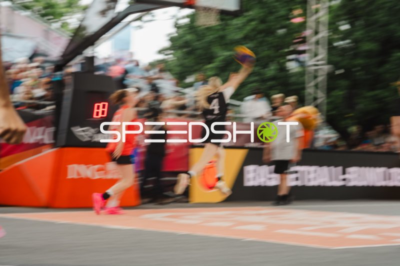 Spielerin (#4) beim Korbwurf im 3x3-Basketball in Hannover