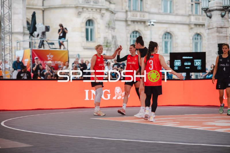 3x3-Basketball-Spielerinnen feiern Jubel-Moment beim ING Final Four in Hannover