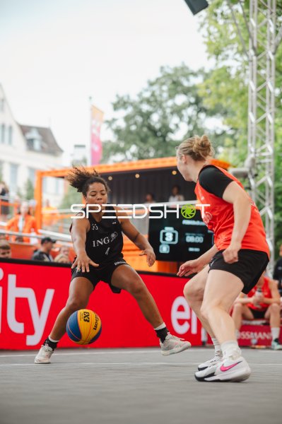 3x3-Basketball-Zweikampf beim Outdoor-Event in Hannover
