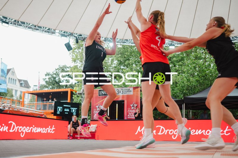 Spielerin (#1) beim Wurf bei der 3x3 German Championship in Hannover