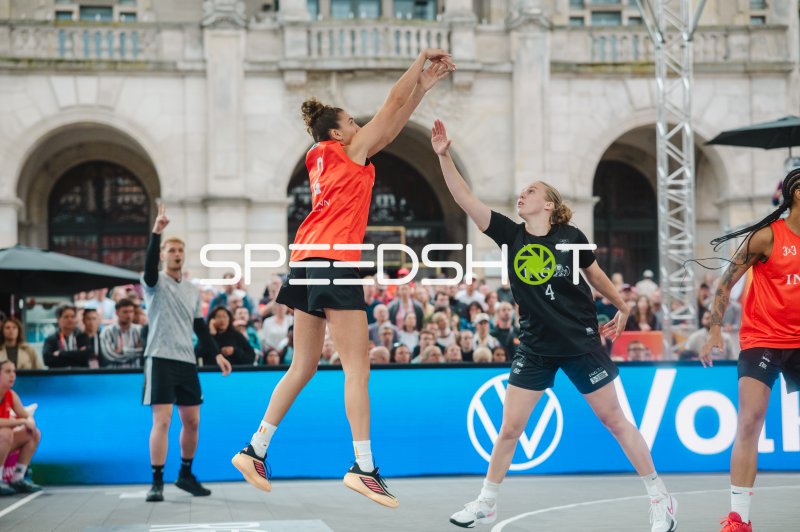 3x3-Basketball: Wurfaktion im Zweikampf beim Outdoor-Event in Hannover