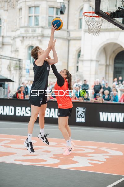 3x3-Basketball-Duell am Korb in Hannover