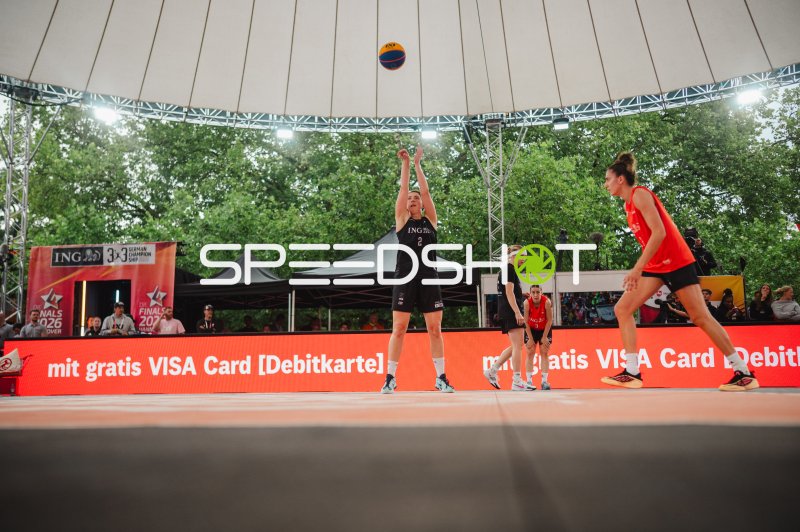 3x3-Basketball-Spielerin (#2) beim Freiwurf bei der ING 3x3 German Championship