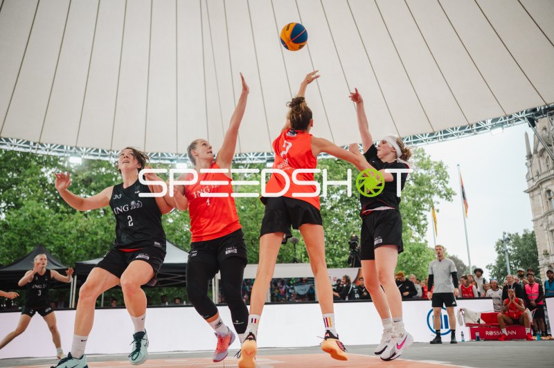 3x3-Basketball: Wurfaktion unter dem Zeltdach in Hannover