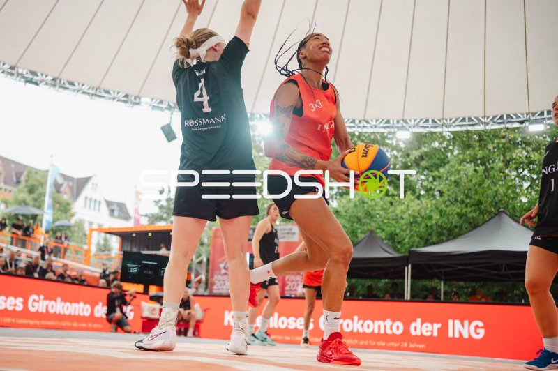 3x3-Basketball-Duell in Hannover: Angriff gegen Abwehr