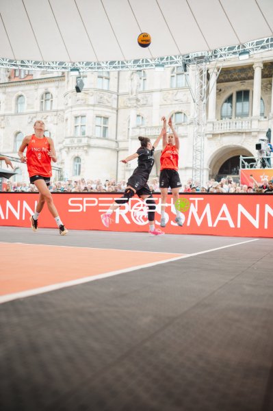 3x3-Basketball: Wurfaktion unter freiem Himmel in Hannover