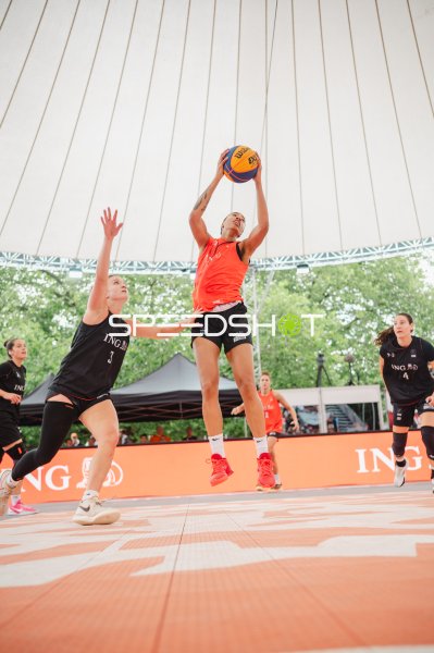 3x3-Basketball: Sprungwurf unter dem Zeltdach in Hannover