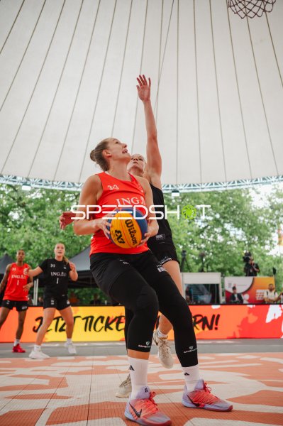 3x3-Basketball-Duell unter dem Zeltdach in Hannover