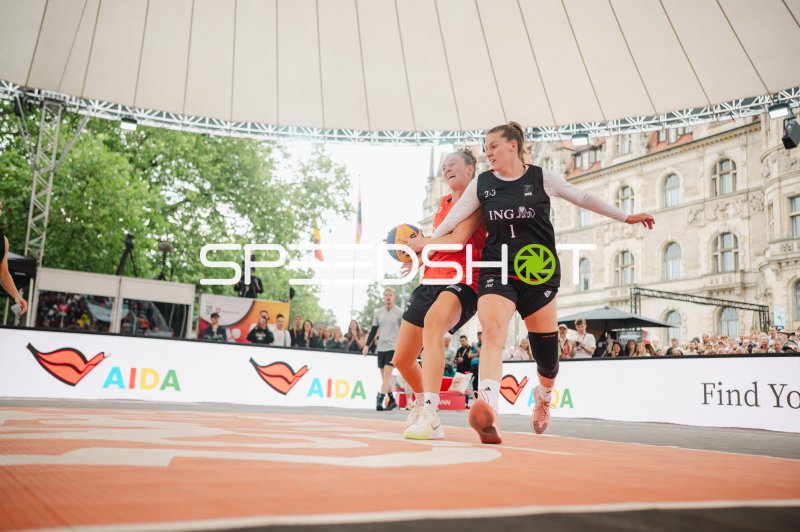 Zweikampf um den Ball beim 3x3-Basketball in Hannover
