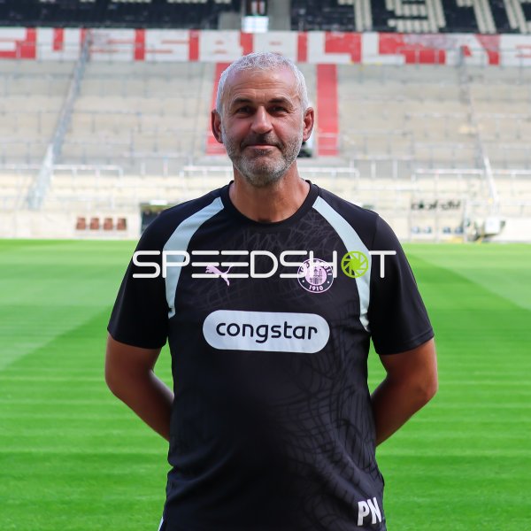Portrait Co-Trainer Peter Nemeth (#PN; FC St. Pauli) im Millerntor-Stadion