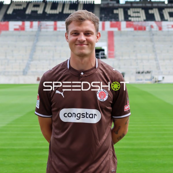 David Nemeth (#4; FC St. Pauli)