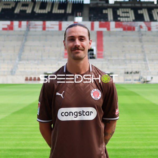 Jackson Irvine (#7; FC St. Pauli)