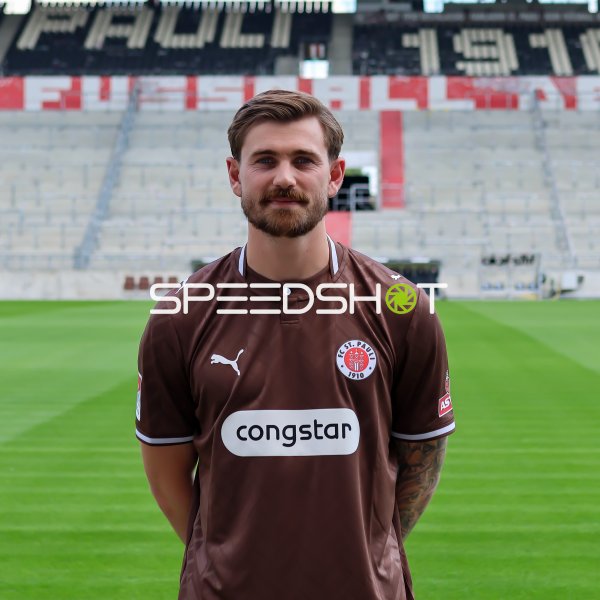 Portrait Connor Metcalfe (#24; FC St. Pauli)