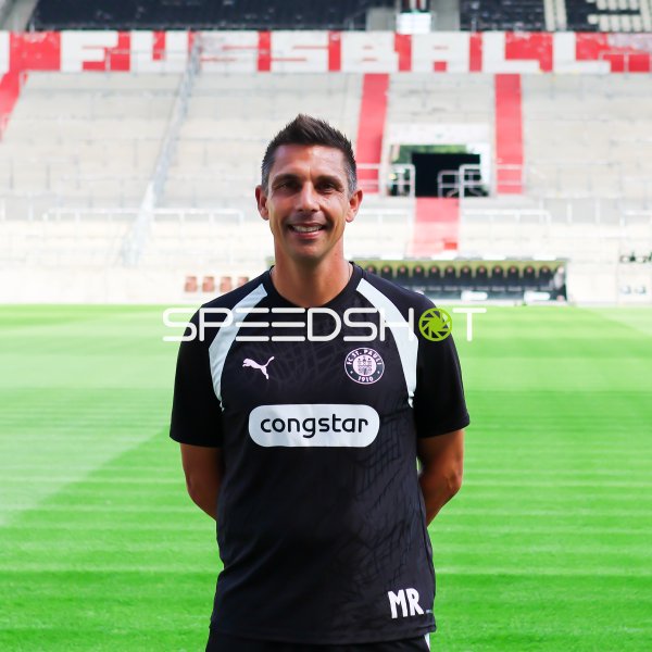 Marcel Rapp (Trainer; FC St. Pauli) im Millerntor-Stadion