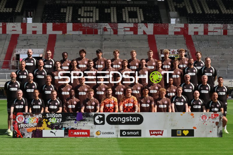 FC St. Pauli Mannschaftsfoto Saison 26/27 im Millerntor-Stadion